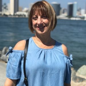 Meet your Posher, Debbie